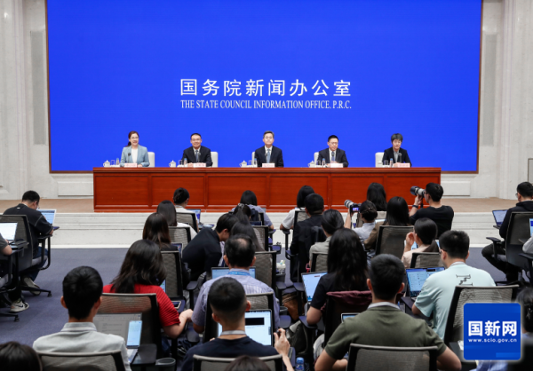 配资王 安排1000亿元发放育儿补贴、200亿元逐步推行免费学前教育……财政部回应！
